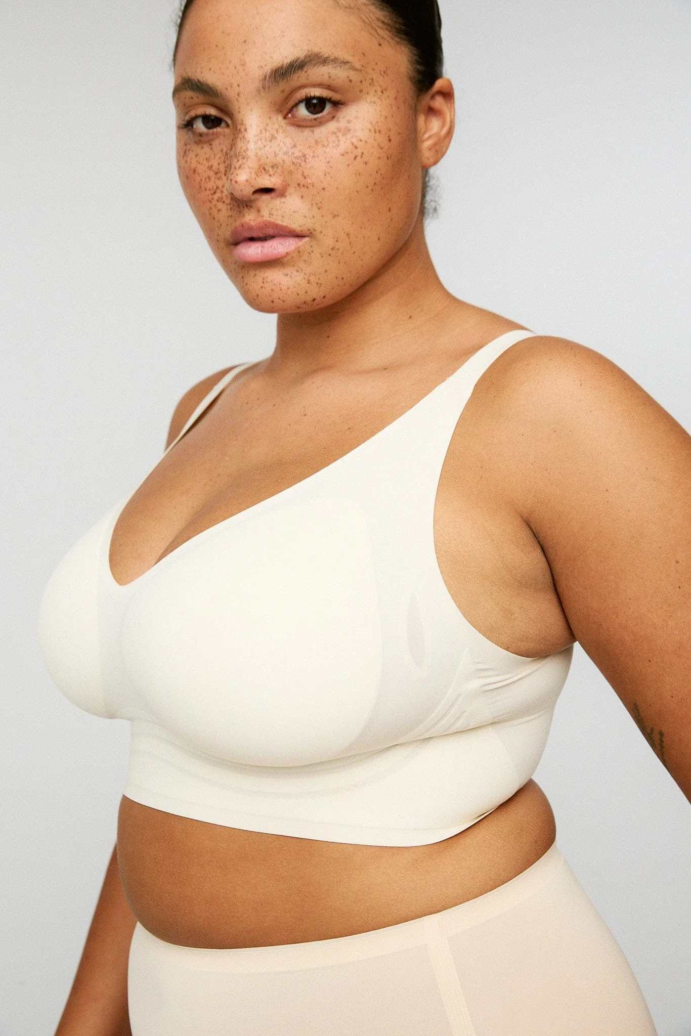 GlowTint™ Full Bust Travel Bra - Image 5