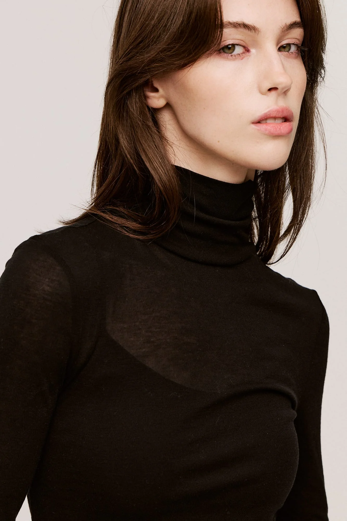Women’s Cashmere-Blend Turtleneck Long Sleeve - Image 12